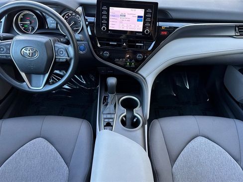 Used 2022 Toyota Camry LE image 4