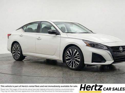 Used 2025 Nissan Altima 2.5 SV FWD image 1