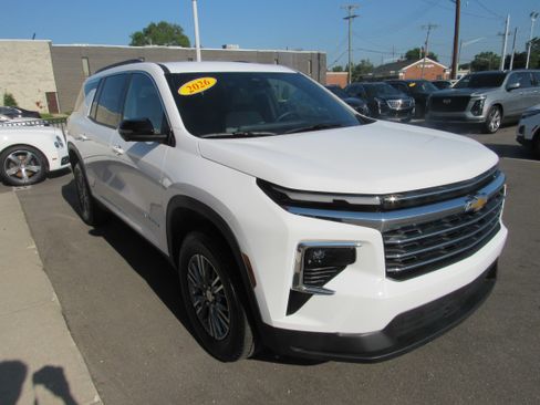 Used 2026 Chevrolet Traverse LT w/ Driver Confidence Package FWD image 4
