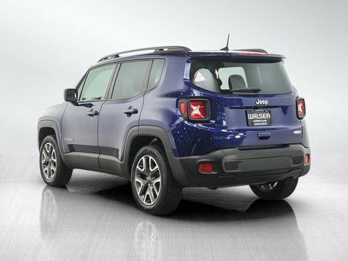 Used 2018 Jeep Renegade Latitude w/ Cold Weather Group AWD/4WD image 3