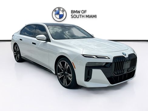 Certified 2025 BMW 740i w/ Premium Package RWD image 1