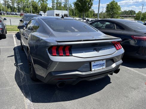 Used 2024 Ford Mustang Coupe image 14