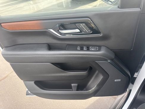 Used 2025 GMC Yukon Denali image 17