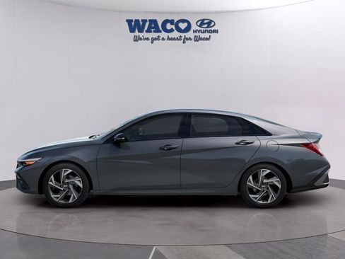 Used 2025 Hyundai Elantra Sport image 3