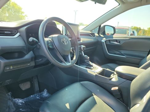 Used 2023 Toyota RAV4 XLE Premium image 19