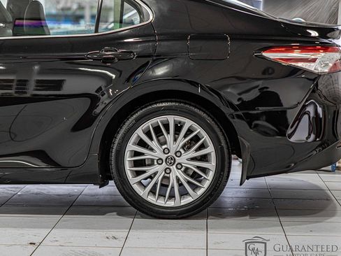 Used 2020 Toyota Camry XLE image 7