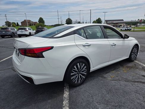 Used 2025 Nissan Altima 2.5 SV FWD image 6
