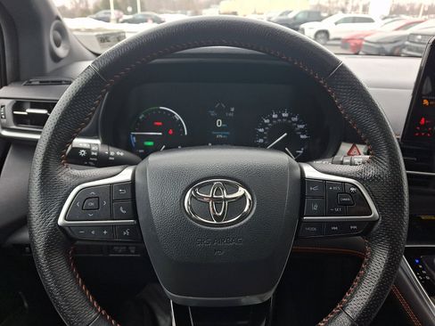 Used 2021 Toyota Sienna XSE w/ XSE Plus Package image 19