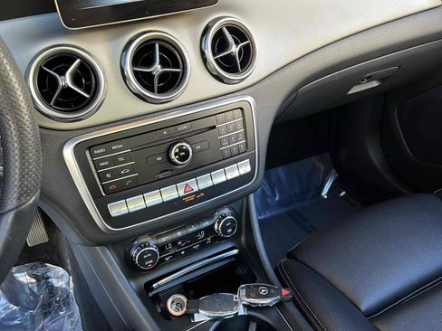 Used 2019 Mercedes-Benz GLA 250 4MATIC w/ Premium Package image 37