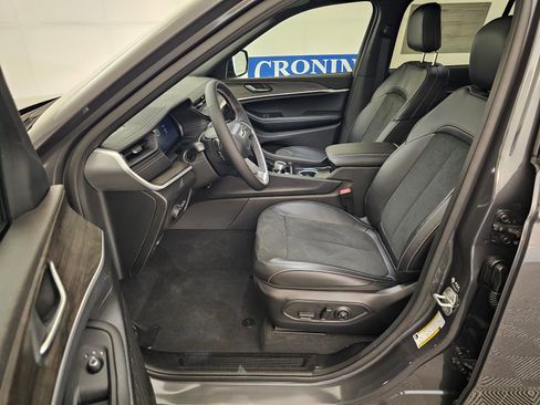 New 2026 Jeep Grand Cherokee Laredo image 11