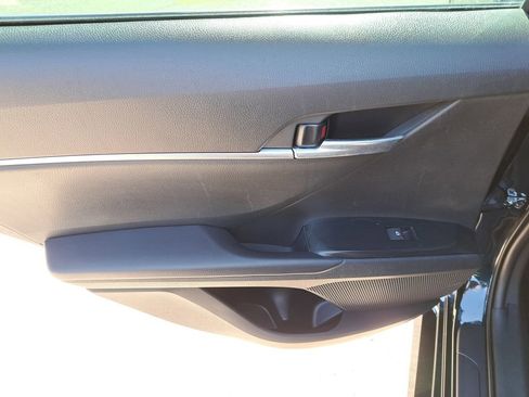 Used 2020 Toyota Camry LE image 7