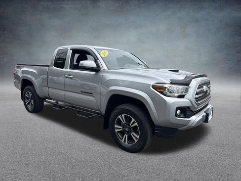 Used 2016 Toyota Tacoma TRD Sport AWD/4WD image 4