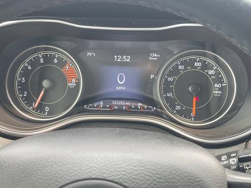 Used 2019 Jeep Cherokee Limited AWD/4WD image 24
