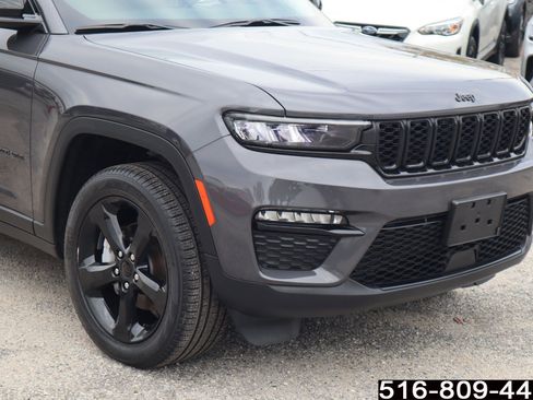 Used 2024 Jeep Grand Cherokee Limited w/ Black Appearance Package image 2