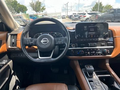 Used 2022 Nissan Pathfinder Platinum w/ Lighting Package (N93) AWD/4WD image 26