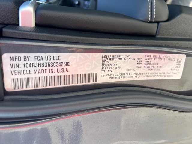 Certified 2025 Jeep Grand Cherokee Limited w/ Black Appearance Package AWD/4WD image 29
