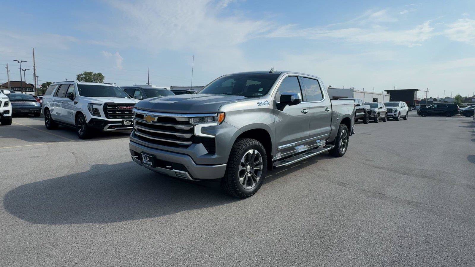 Used 2023 Chevrolet Silverado 1500 High Country w/ Technology Package AWD/4WD image 5
