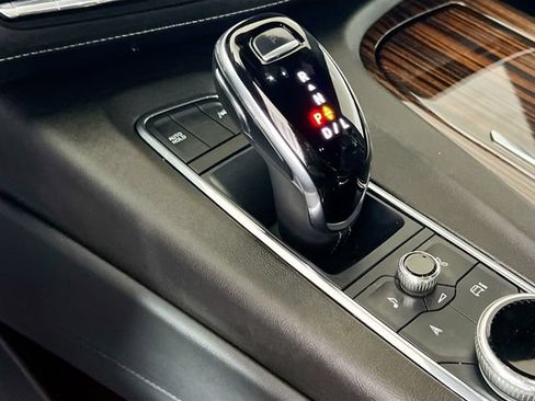 Used 2022 Cadillac Escalade Luxury w/ LPO, Floor Liner Package AWD/4WD image 10