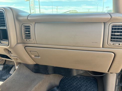 Used 2006 Chevrolet Silverado 2500 LT w/ Heavy-Duty Power Package AWD/4WD image 16