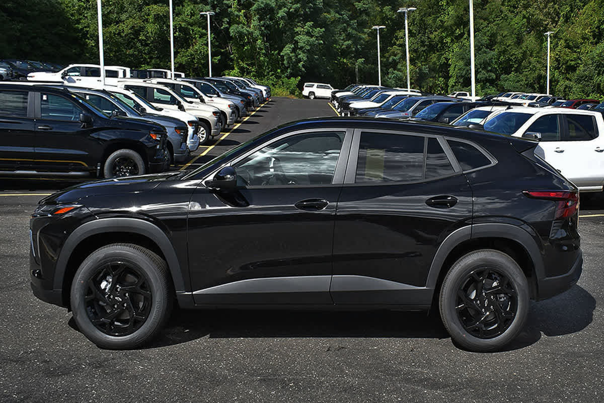 New 2026 Chevrolet Trax LS w/ LS Convenience Package FWD image 4