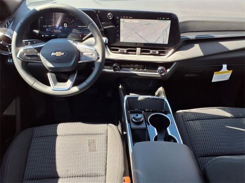 New 2026 Chevrolet Equinox LT w/ LPO, Floor Liner Package image 9