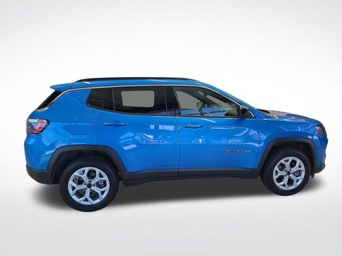 Used 2025 Jeep Compass Latitude AWD/4WD image 7