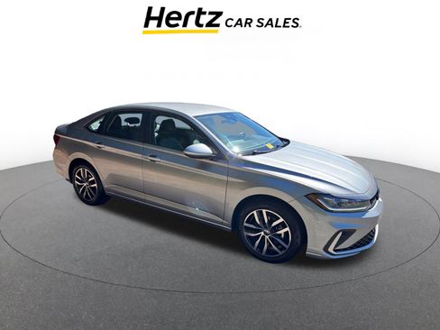 Used 2025 Volkswagen Jetta SE image 1