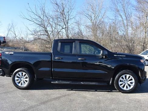 Used 2019 Chevrolet Silverado 1500 Custom w/ Custom Convenience Package image 2