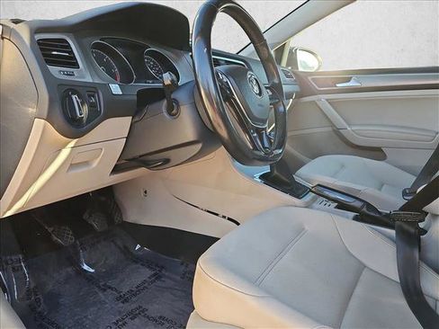 Used 2015 Volkswagen Golf TDI S image 10