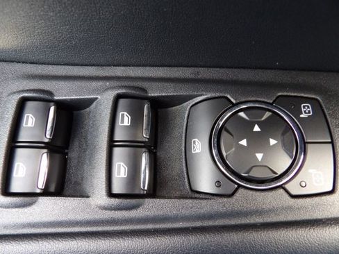 Used 2020 Ford Edge SE FWD image 13