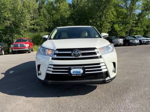Used 2019 Toyota Highlander XLE AWD/4WD image 3