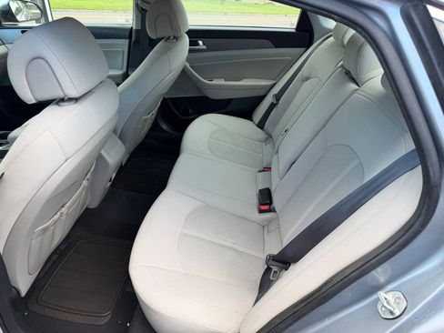 Used 2015 Hyundai Sonata SE w/ Option Group 09 FWD image 9