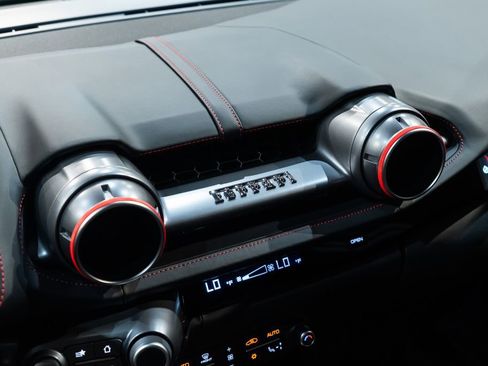 Used 2020 Ferrari 812 Superfast RWD image 40