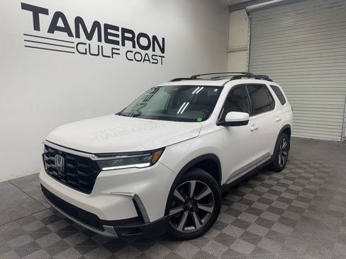 Used 2025 Honda Pilot Elite image 2