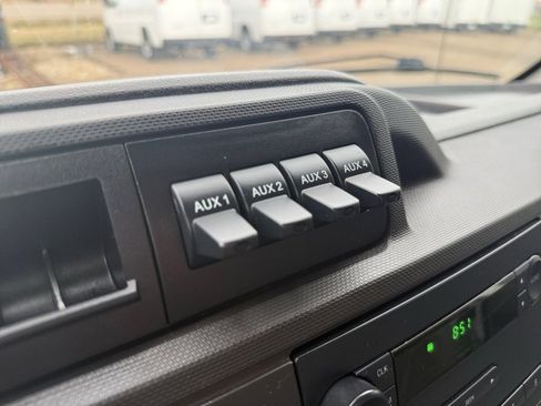 Used 2019 Ford E-350 and Econoline 350 Super Duty w/ Power Windows & Locks Group image 17