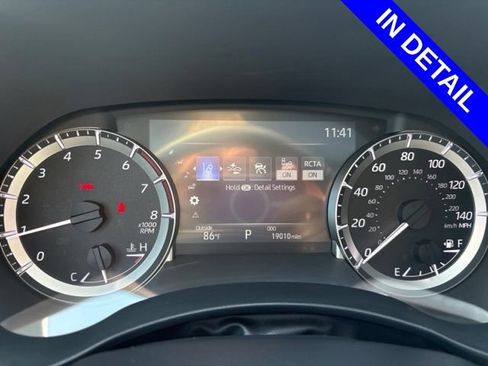 Used 2024 Toyota Highlander XLE AWD/4WD image 29