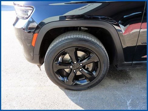 Used 2022 Jeep Grand Cherokee L Laredo image 4