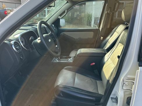 Used 2008 Ford Explorer Sport Trac Limited image 11