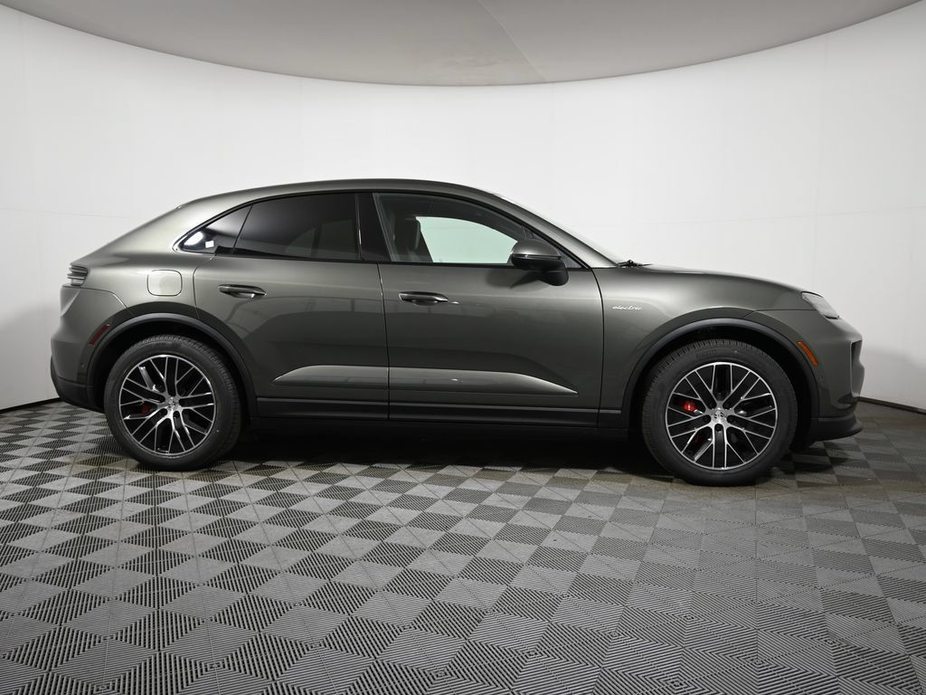 Used 2025 Porsche Macan 4S Electric AWD/4WD image 8