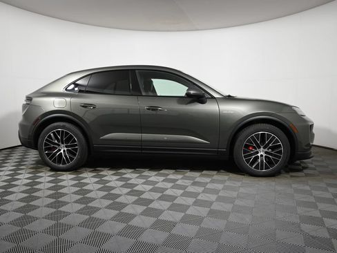 Used 2025 Porsche Macan 4S Electric AWD/4WD image 8