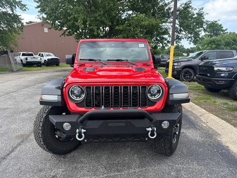 Used 2024 Jeep Wrangler Rubicon w/ Convenience Group AWD/4WD image 2