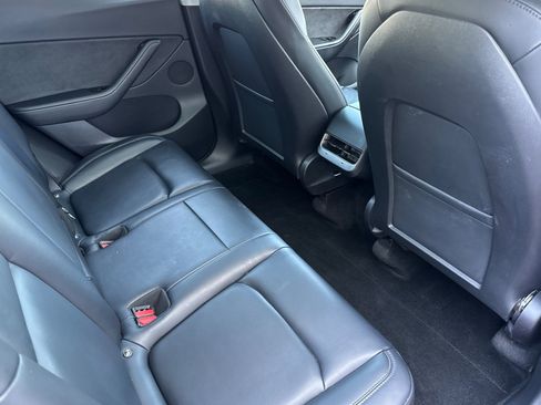 Used 2021 Tesla Model Y Long Range AWD/4WD image 28