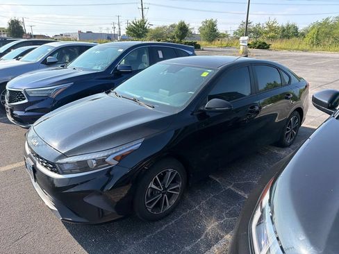 Used 2023 Kia Forte LXS w/ LXS Technology Package FWD image 3