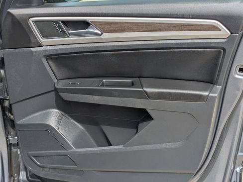 Used 2018 Volkswagen Atlas SE image 38