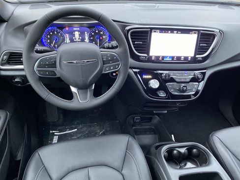 New 2026 Chrysler Voyager LX image 9