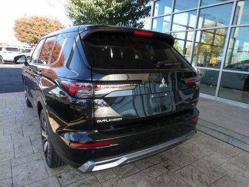 New 2025 Mitsubishi Outlander SE image 5