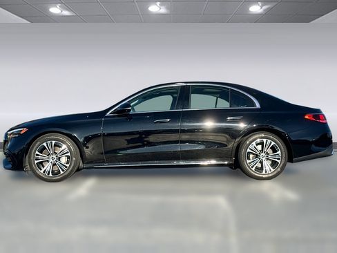 Used 2024 Mercedes-Benz E 350 4MATIC Sedan image 2