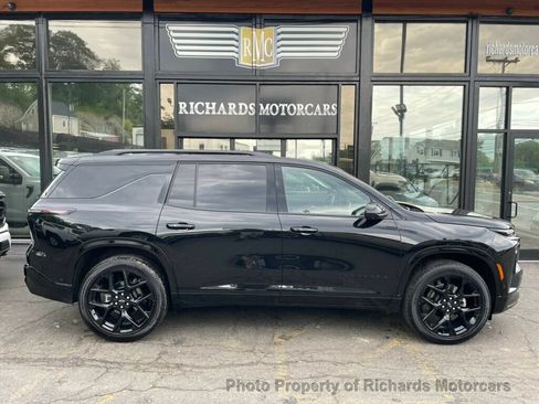 Used 2026 Chevrolet Traverse RS AWD/4WD image 2