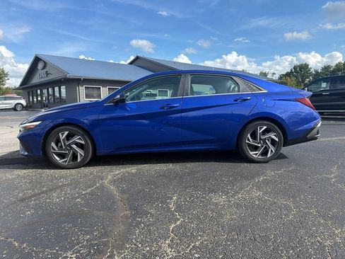 Used 2025 Hyundai Elantra Limited FWD image 3