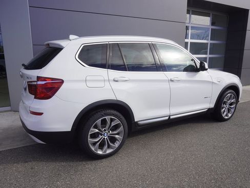 Used 2017 BMW X3 xDrive28i image 4